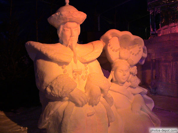 Statue man woman Chinese photo