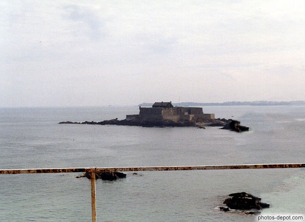 Island to the environs wrong photo