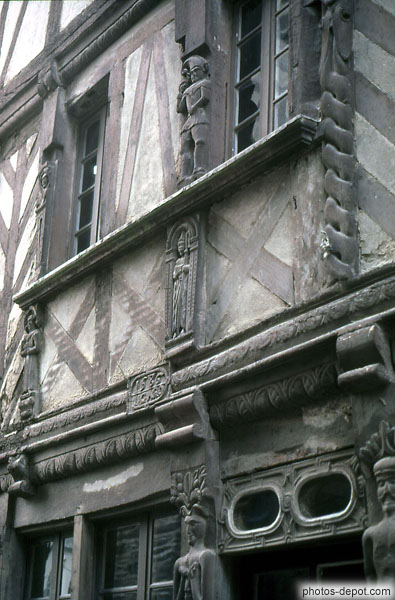 Delightful front house half-timbering to the beam wood sculpte 1686 photo