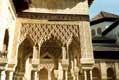 Cour des lions, Alhambra. Dtail pierre sculpte et arabesques