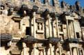 Altea du Th��tre antique d'Aspendos. Quelques tr�s belles statues et colonnes subsistent... / Turquie, Antalya